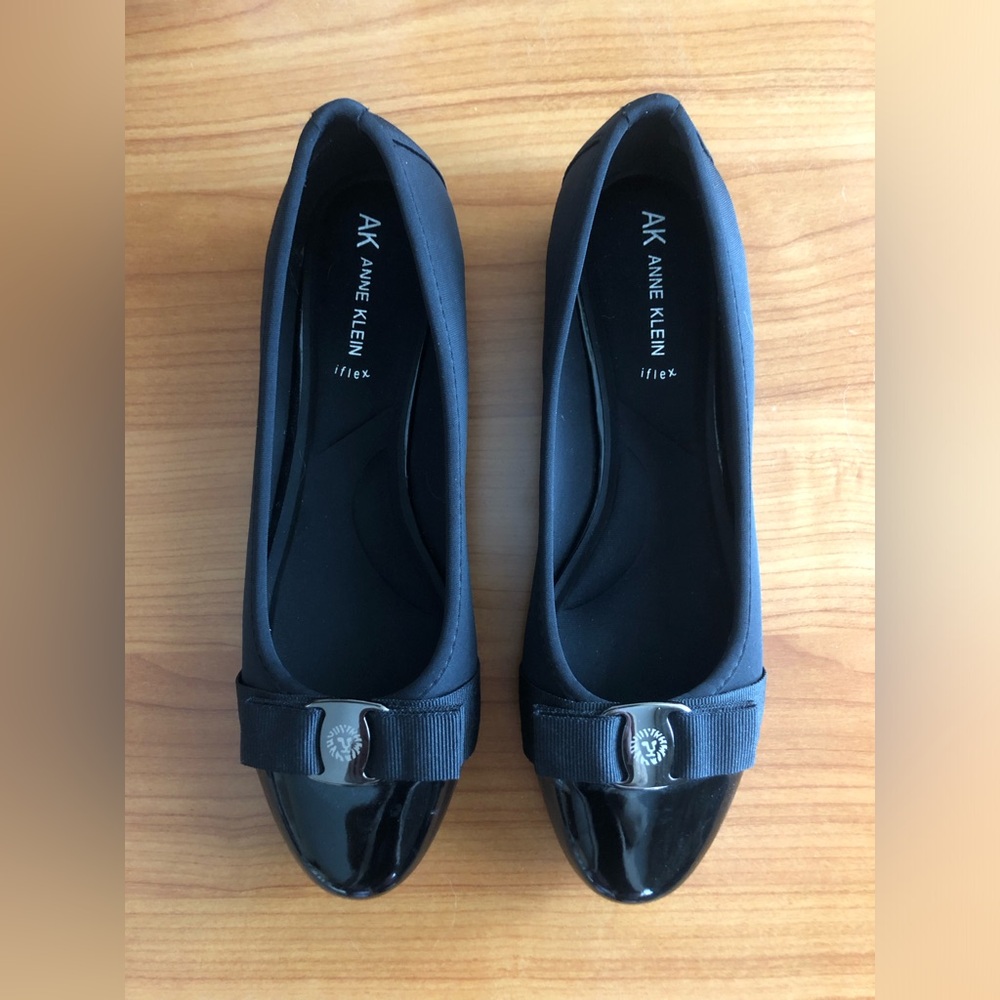 Anne Klein iFlex black ballet flats with bow and slight wedge size 7.5